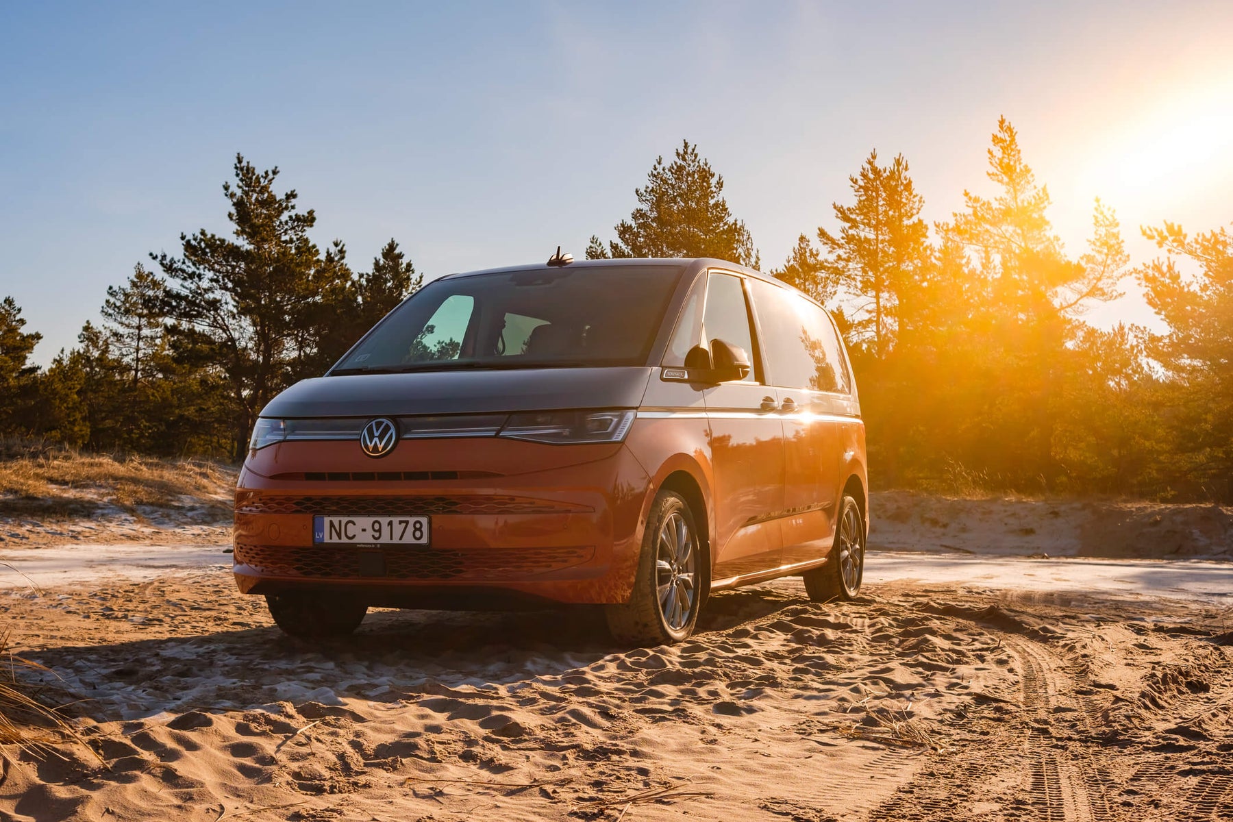 Vw Multivan Design Inside the T7 VW Multivan: Design, Space and Tech perfect for the Vanl ...