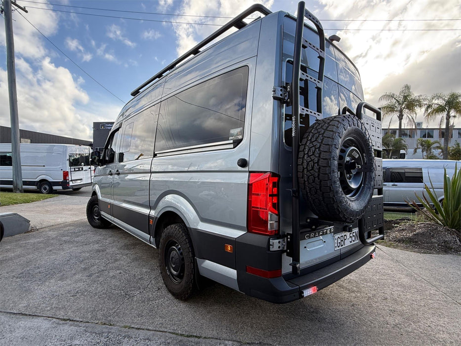 2025 4MOTION VOLKSWAGEN CRAFTER TDI410 MWB 3.88t - OYSTER SILVER METALLIC [USED]