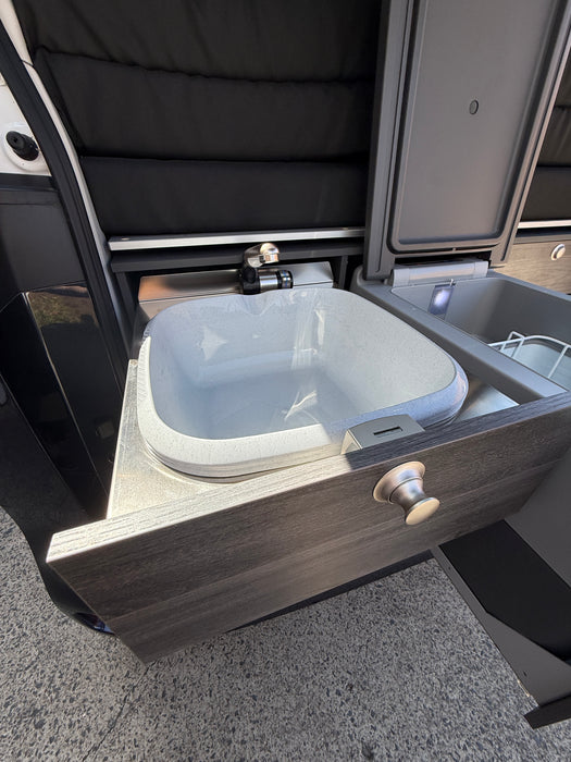 2025 VOLKSWAGEN ID BUZZ PRO LWB CANDY WHITE/STARLIGHT BLUE METALLIC