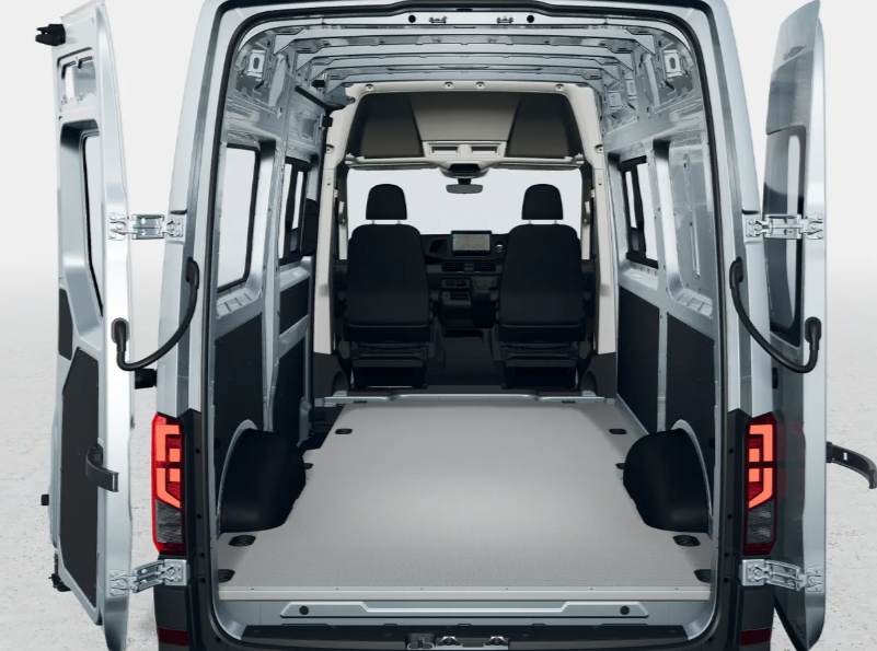 2025 4MOTION VOLKSWAGEN CRAFTER TDI410 MWB 3.88t - OYSTER SILVER METALLIC [NEW]