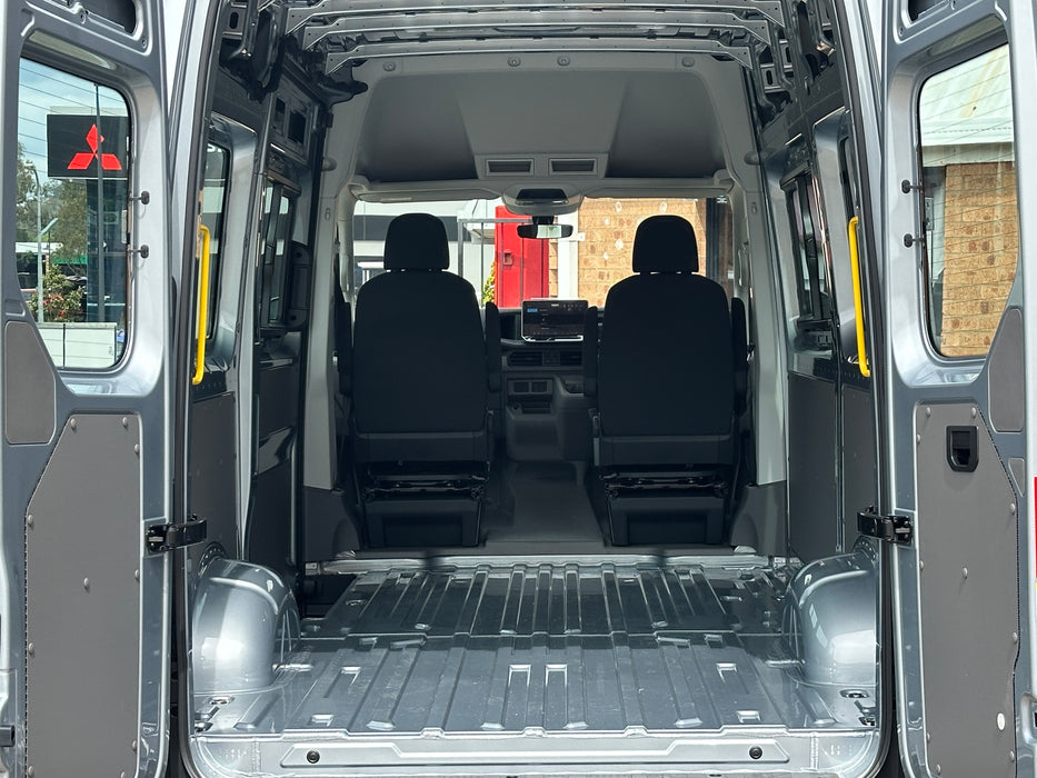 2025 4MOTION VOLKSWAGEN CRAFTER TDI410 MWB 3.88t - OYSTER SILVER METALLIC [NEW]