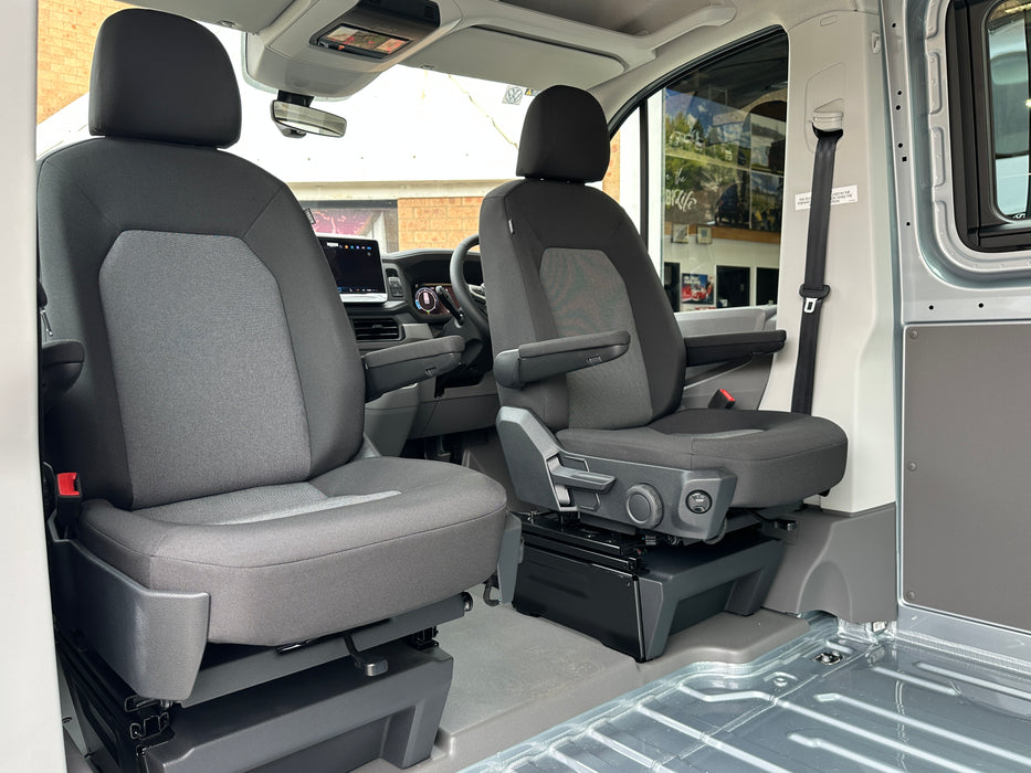 2025 4MOTION VOLKSWAGEN CRAFTER TDI410 MWB 3.88t - OYSTER SILVER METALLIC [NEW]