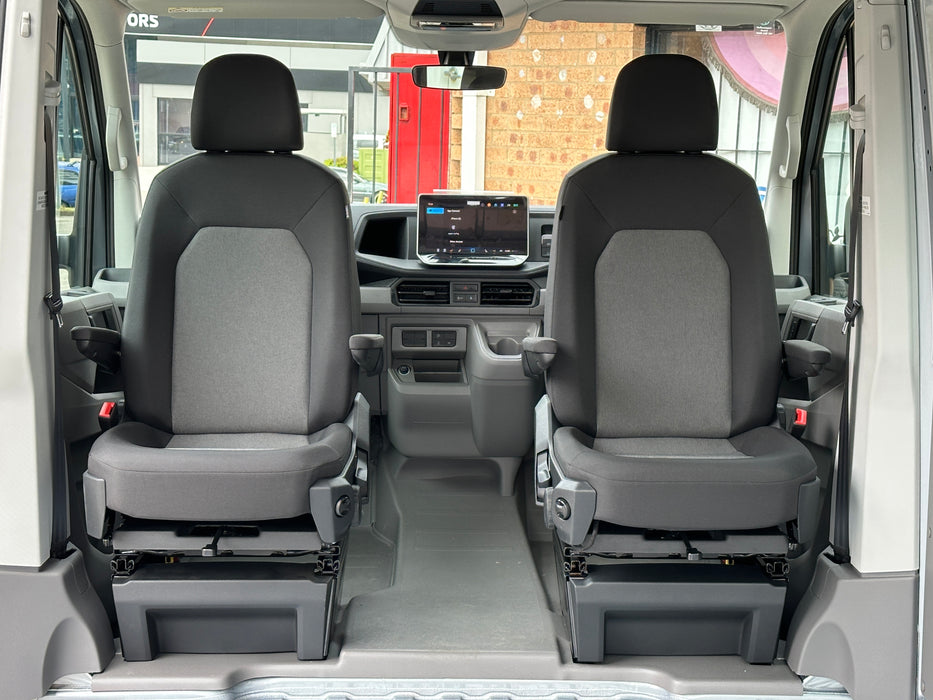 2025 4MOTION VOLKSWAGEN CRAFTER TDI410 MWB 3.88t - OYSTER SILVER METALLIC [NEW]