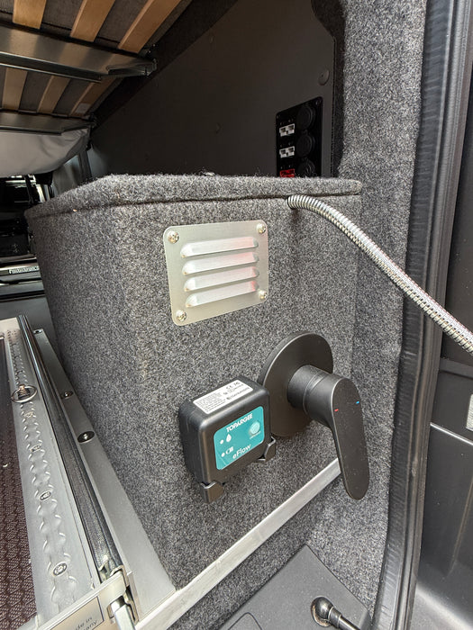 2025 4MOTION VOLKSWAGEN CRAFTER TDI410 MWB 3.88t - OYSTER SILVER METALLIC [NEW]