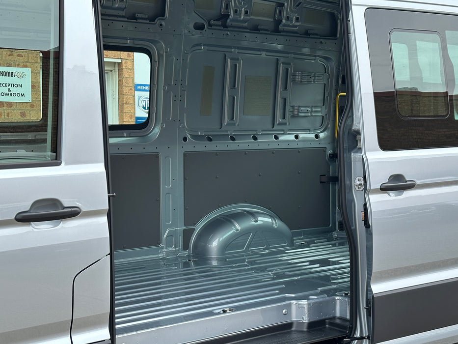 2025 4MOTION VOLKSWAGEN CRAFTER TDI410 MWB 3.88t - OYSTER SILVER METALLIC [NEW]