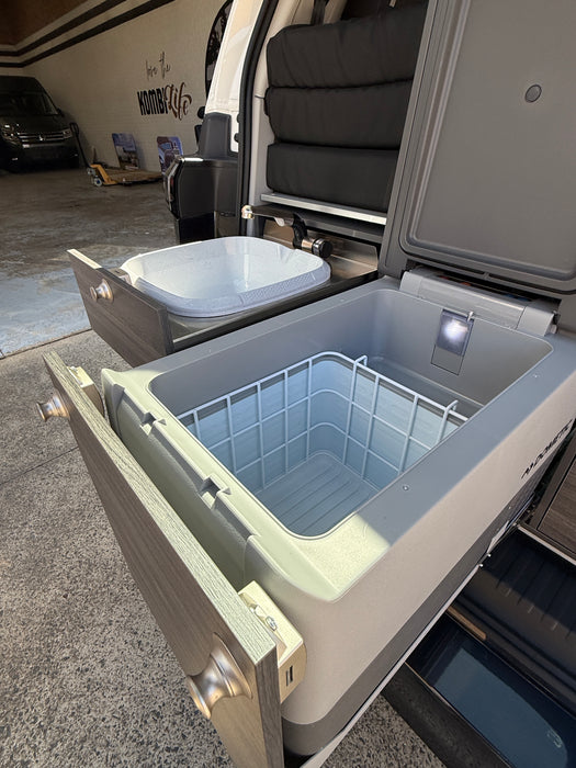 2025 VOLKSWAGEN ID BUZZ PRO LWB CANDY WHITE/STARLIGHT BLUE METALLIC