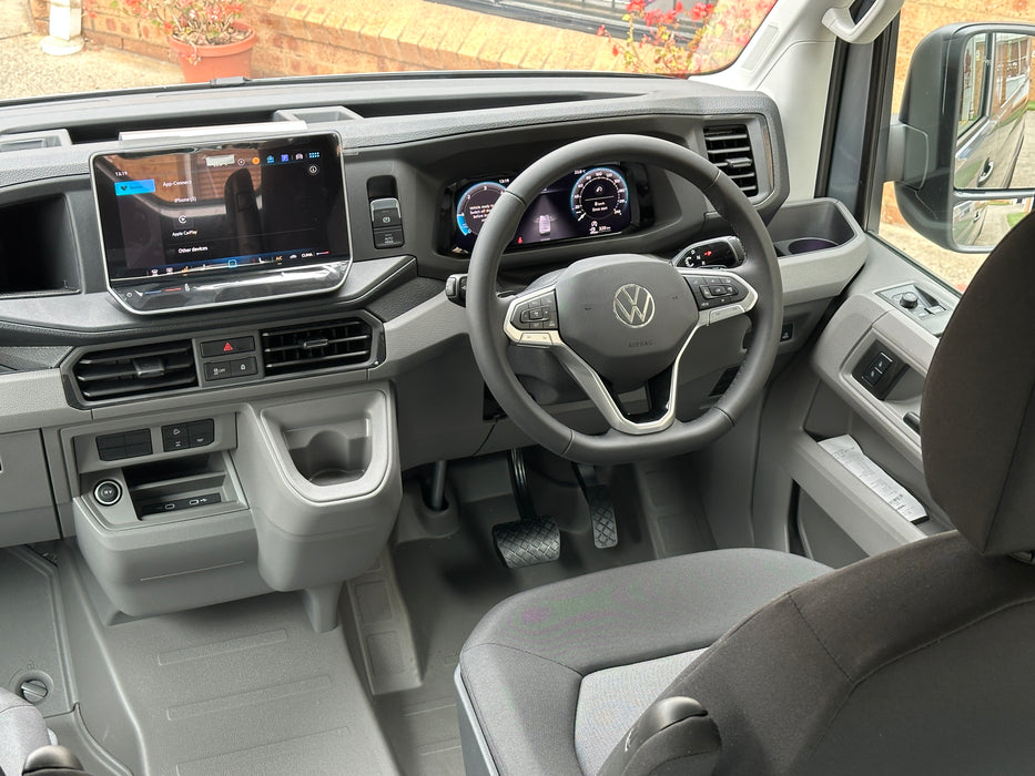 2025 4MOTION VOLKSWAGEN CRAFTER TDI410 MWB 3.88t - OYSTER SILVER METALLIC [NEW]