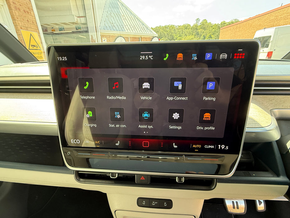 2025 VOLKSWAGEN ID BUZZ PRO LWB CANDY WHITE/STARLIGHT BLUE METALLIC