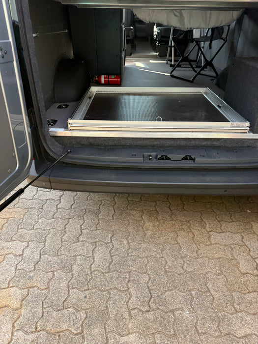 2025 4MOTION VOLKSWAGEN CRAFTER TDI410 MWB 3.88t - OYSTER SILVER METALLIC [NEW]