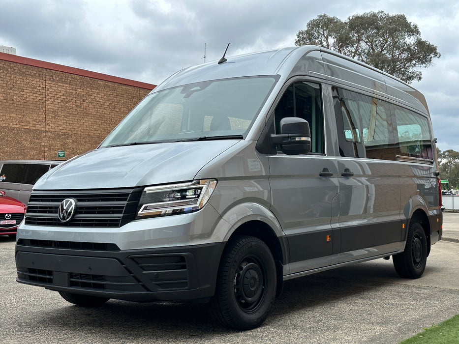 2025 4MOTION VOLKSWAGEN CRAFTER TDI410 MWB 3.88t - OYSTER SILVER METALLIC [NEW]