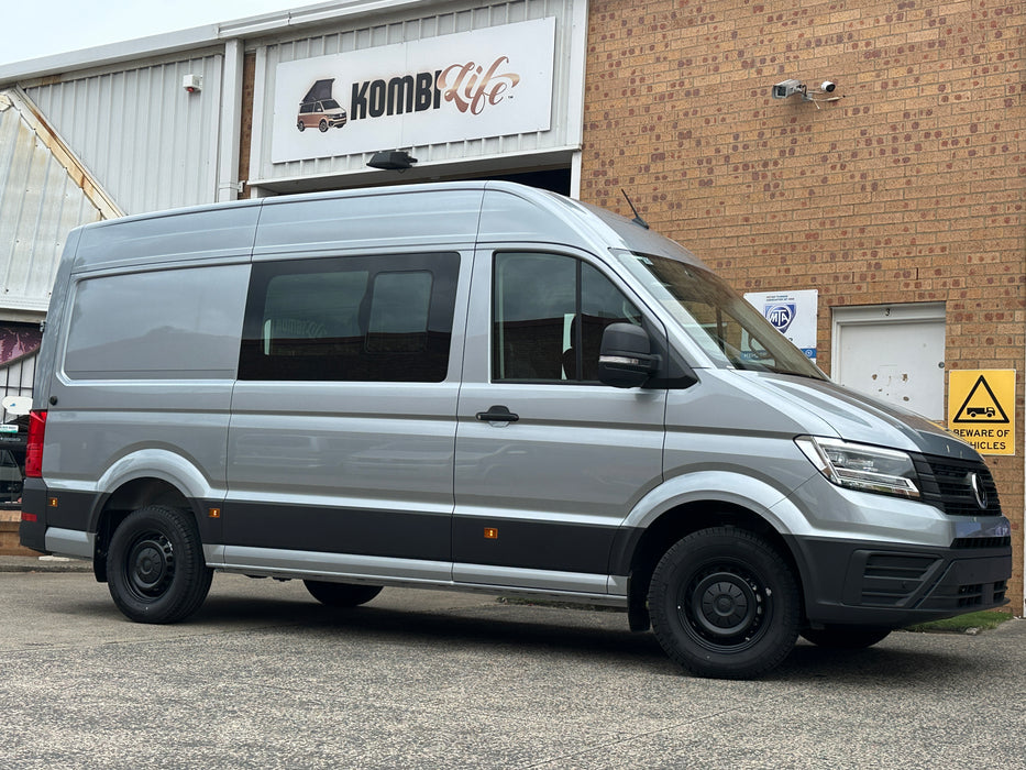 2025 4MOTION VOLKSWAGEN CRAFTER TDI410 MWB 3.88t - OYSTER SILVER METALLIC [NEW]