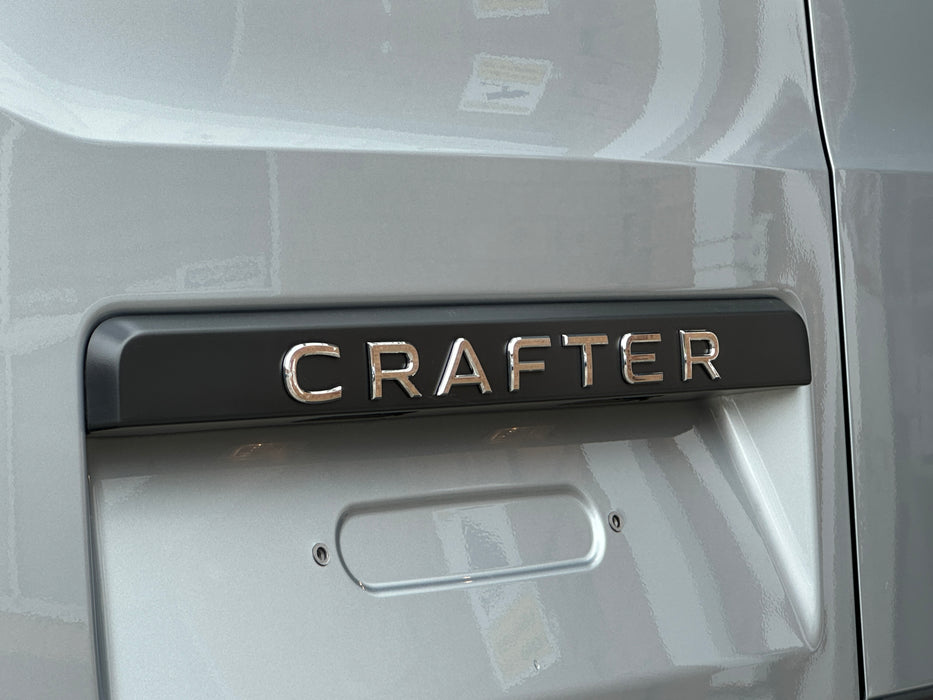 2025 4MOTION VOLKSWAGEN CRAFTER TDI410 MWB 3.88t - OYSTER SILVER METALLIC [NEW]