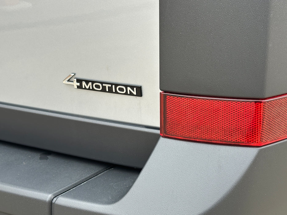 2025 4MOTION VOLKSWAGEN CRAFTER TDI410 MWB 3.88t - OYSTER SILVER METALLIC [NEW]