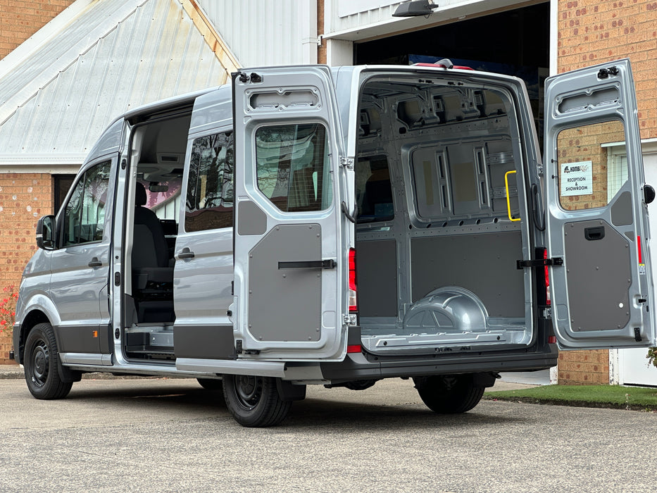 2025 4MOTION VOLKSWAGEN CRAFTER TDI410 MWB 3.88t - OYSTER SILVER METALLIC [NEW]