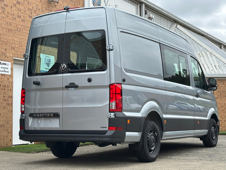 2025 4MOTION VOLKSWAGEN CRAFTER TDI410 MWB 3.88t - OYSTER SILVER METALLIC [NEW]