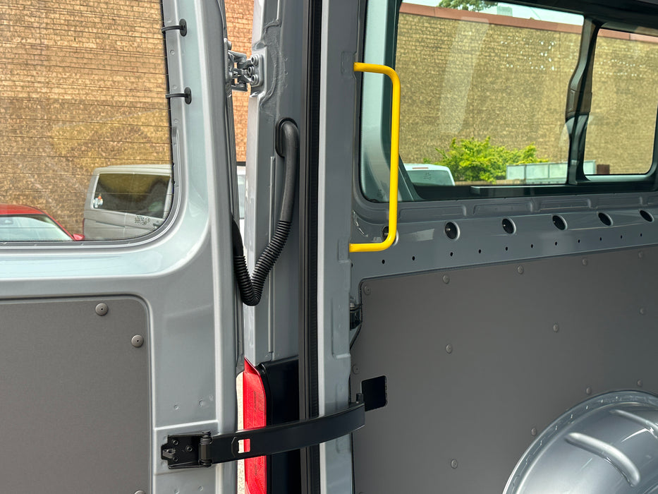 2025 4MOTION VOLKSWAGEN CRAFTER TDI410 MWB 3.88t - OYSTER SILVER METALLIC [NEW]