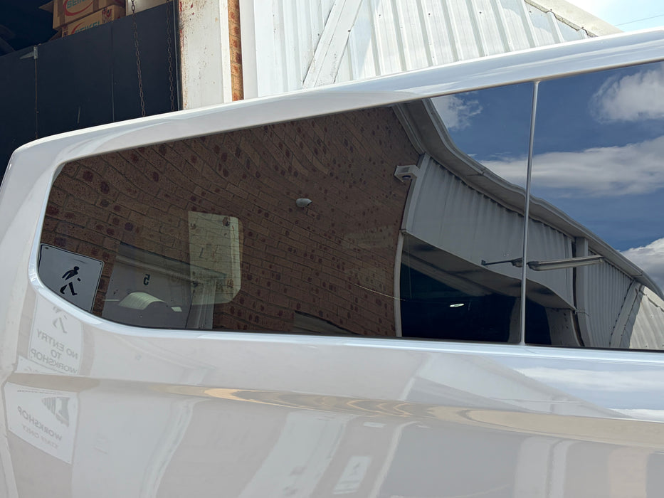 Fixed Window REAR RIGHT - LWB - VW T7 Transporter / Ford Transit Custom V710